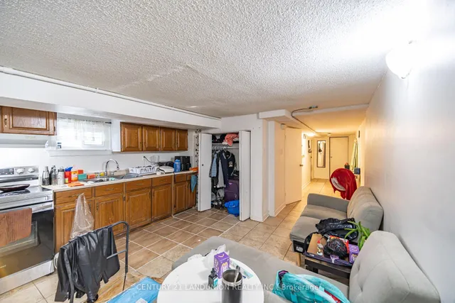 Additional image 24 of 133 Galt Ave