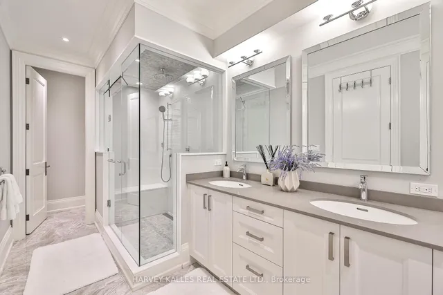 Additional image 41 of 2638A Bayview Ave