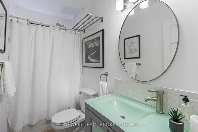 Additional image 18 of 612 Woodbine Ave