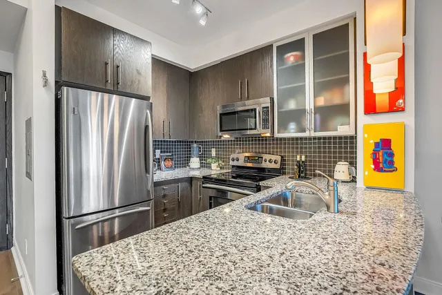 Additional image 9 of 18 Yorkville Ave Unit 306