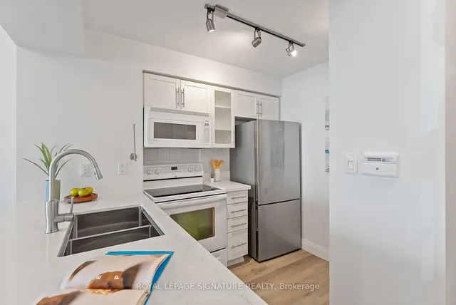 Additional image 38 of 410 Queens Quay Unit 1407