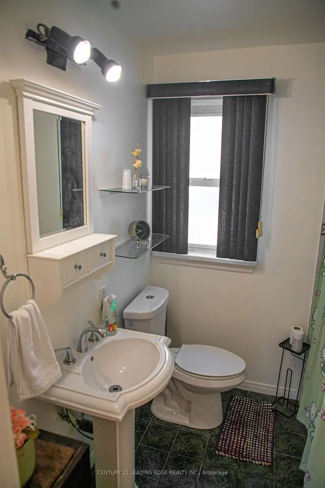 Additional image 14 of 10 Yvonne Ave