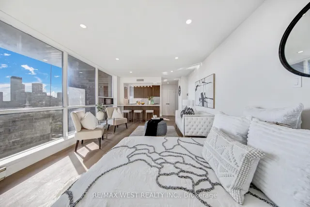 Additional image 8 of 914 Yonge St Unit 1202