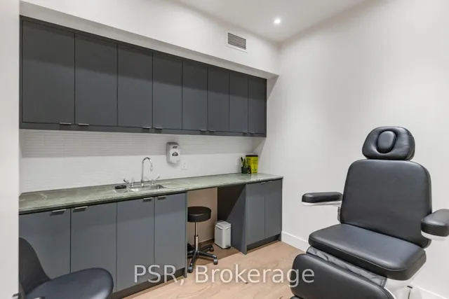 Additional image 26 of 1656 Queen St