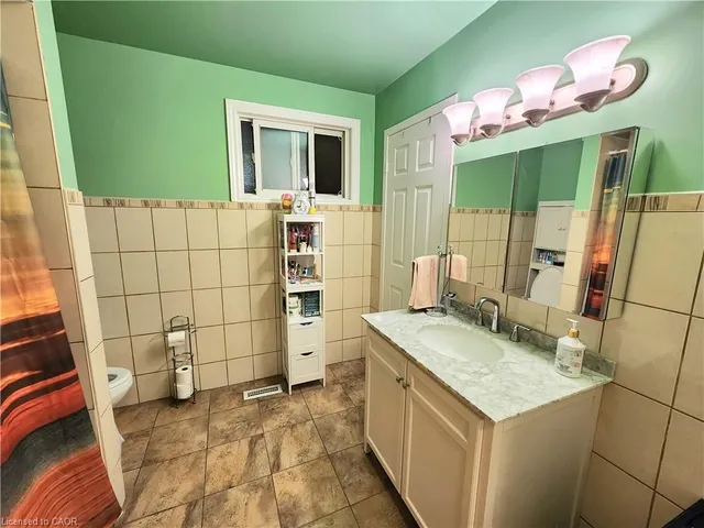 Additional image 32 of 32 Mowat Blvd Unit 8