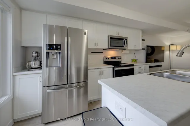 Additional image 10 of 160 Rochefort St Unit A4