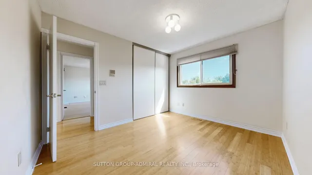 Additional image 36 of 33 Carnival Crt