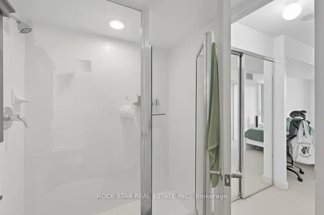 Additional image 22 of 320 Richmond St Unit LPH13