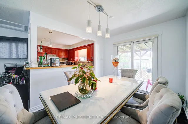 Additional image 10 of 74 Bloomington Cres