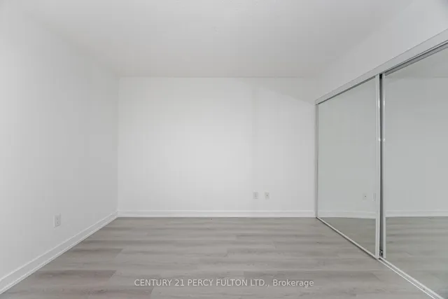 Additional image 21 of 19 Singer Crt Unit 1518