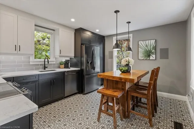 Additional image 17 of 19 Richmond Ave