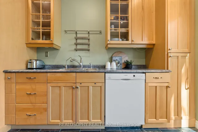 Additional image 8 of 299 Pape Ave