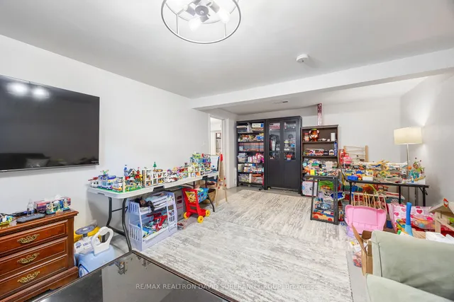 Additional image 30 of 122 Collinson Blvd