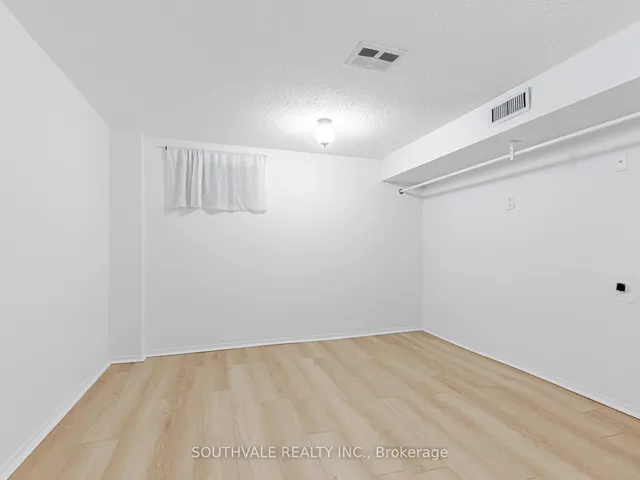 Additional image 31 of 104 Dearbourne Ave