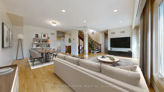 Additional image 6 of 33 Carnival Crt