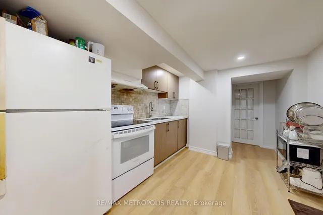 Additional image 44 of 162 Lord Roberts Dr