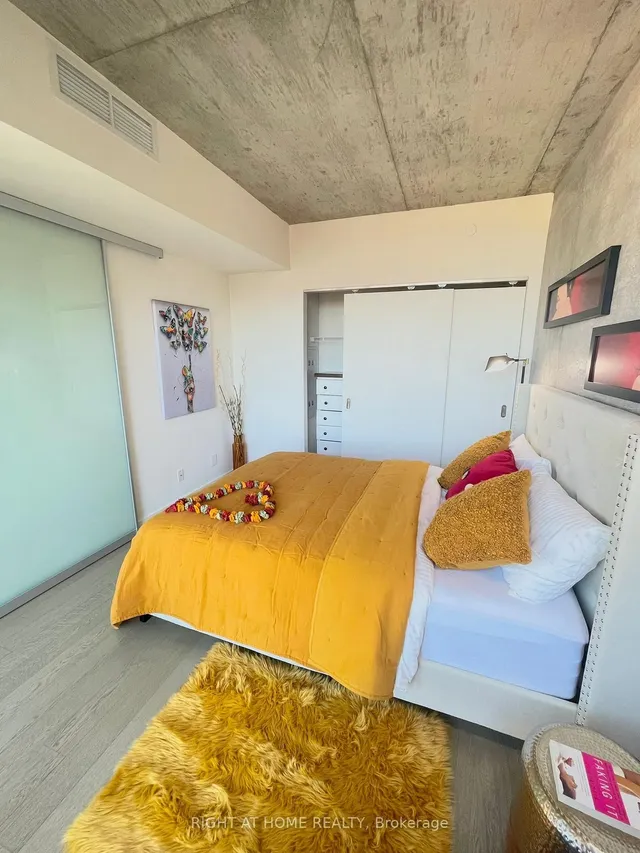 Additional image 19 of 111 Bathurst St Unit 1205