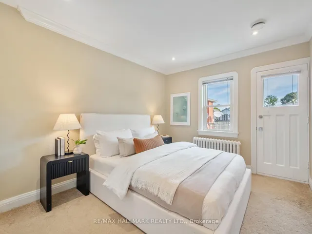 Additional image 16 of 839 Carlaw Ave