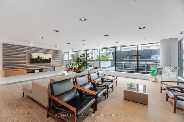 Additional image 36 of 111 Bathurst St Unit 716