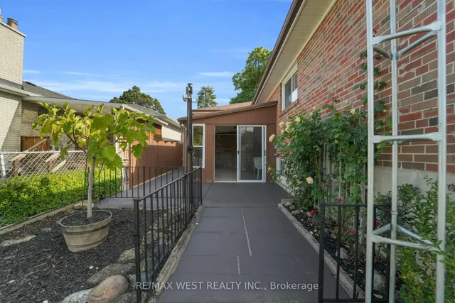 Additional image 38 of 304 La Rose Ave