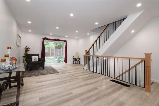 Additional image 7 of 50 Westmount Rd Unit 8