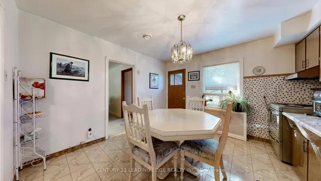 Additional image 10 of 325 Waterloo Ave