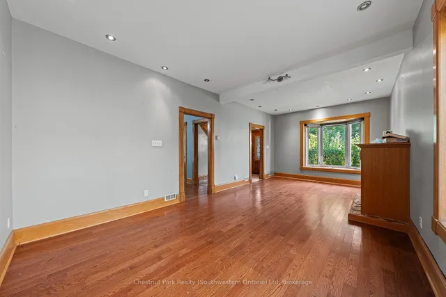 Additional image 8 of 6 THERESA St