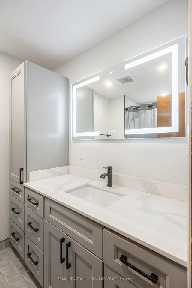 Additional image 23 of 18 Loomis Crt