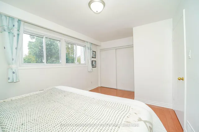 Additional image 32 of 8 Topaz Gate