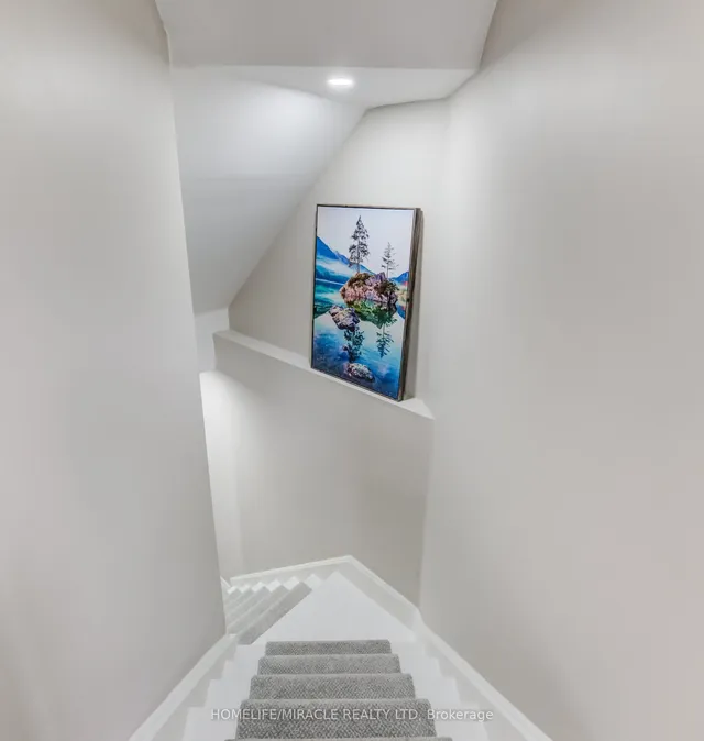 Additional image 31 of 124 Winding Wood Cres