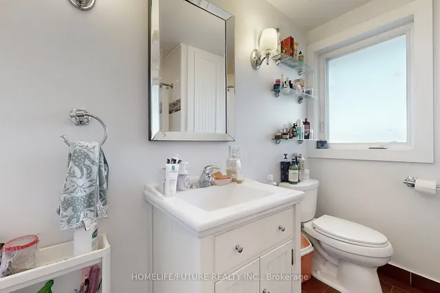 Additional image 32 of 1013 Islington Ave