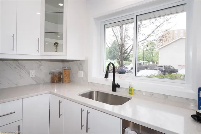 Additional image 19 of 50 Westmount Rd Unit 8