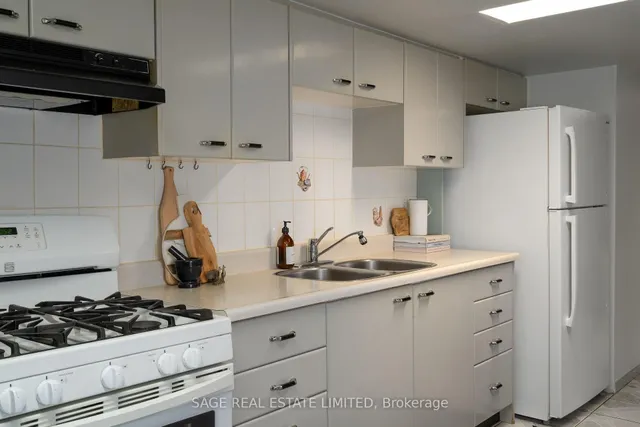 Additional image 30 of 115 Niagara St