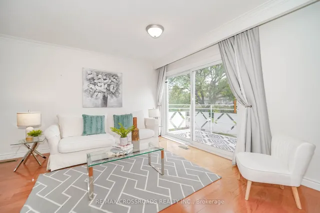 Additional image 29 of 8 Topaz Gate