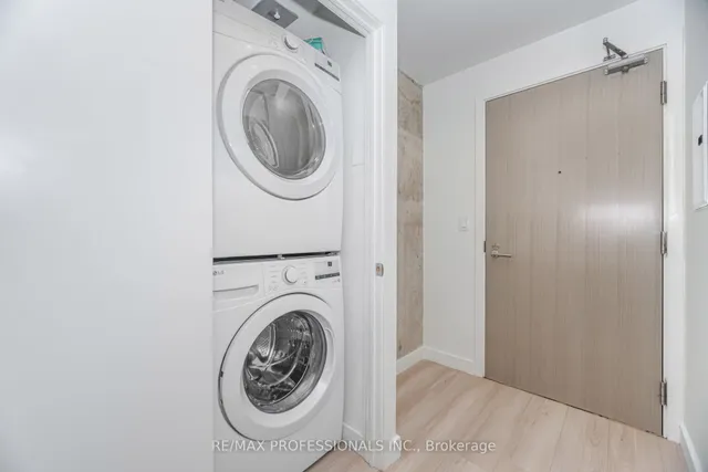 Additional image 32 of 111 Bathurst St Unit 716