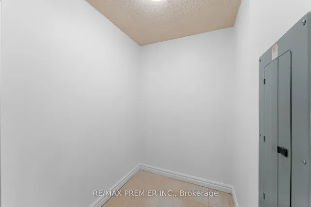 Additional image 30 of 33 University Ave Unit 502