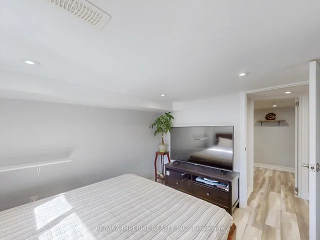 Additional image 32 of 598 Ridelle Ave