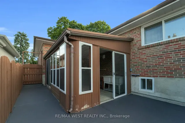 Additional image 40 of 304 La Rose Ave