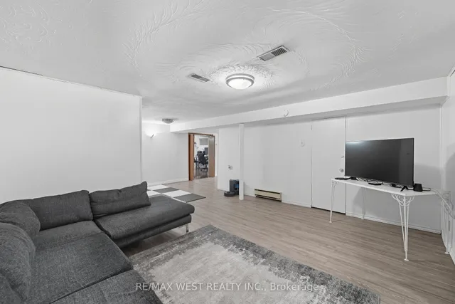 Additional image 27 of 204 Jeffcoat Dr