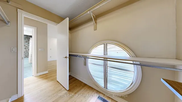 Additional image 25 of 33 Carnival Crt