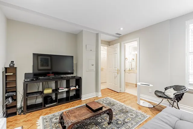 Additional image 18 of 8 Sultan St Unit 201