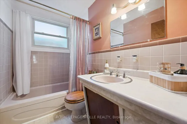 Additional image 28 of 136 Fairway Rd