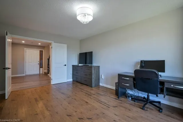 Additional image 17 of 107 Dinison Cres