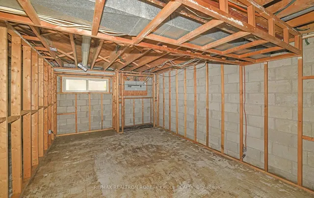 Additional image 21 of 32 Orangewood Cres