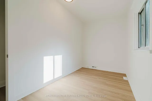 Additional image 25 of 4 GREENLAW Ave