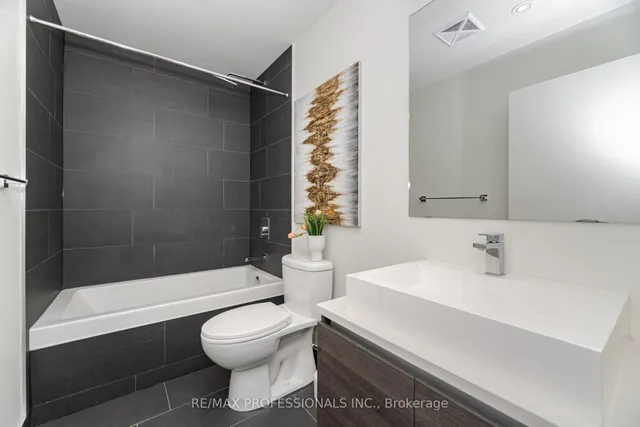 Additional image 31 of 111 Bathurst St Unit 716