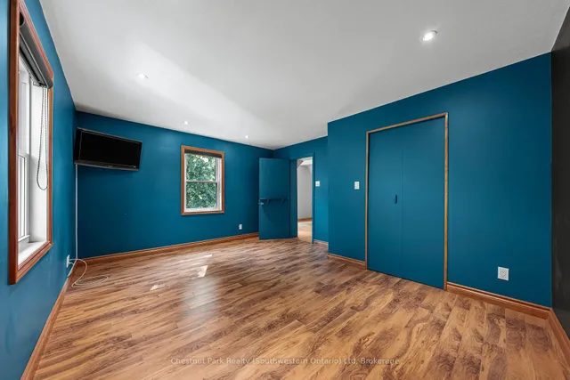 Additional image 21 of 6 THERESA St