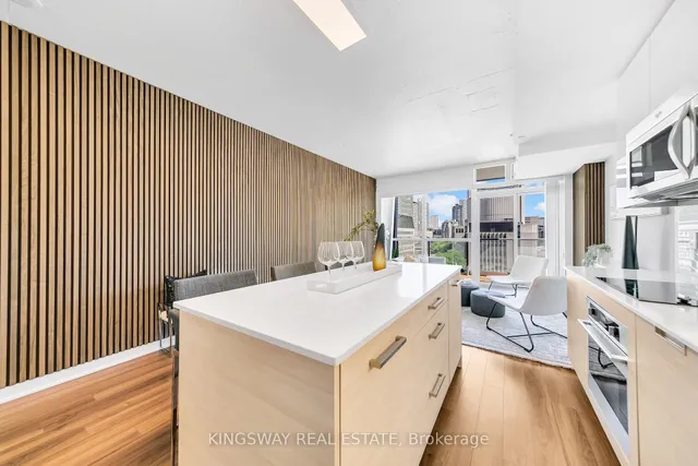 210 Simcoe St Unit 911