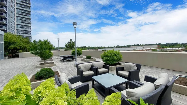 Additional image 17 of 181 Village Green Sq Unit 915