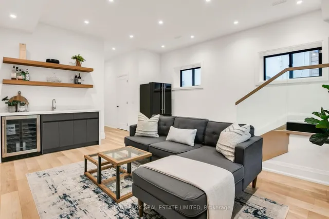 Additional image 42 of 1031 Spadina Rd